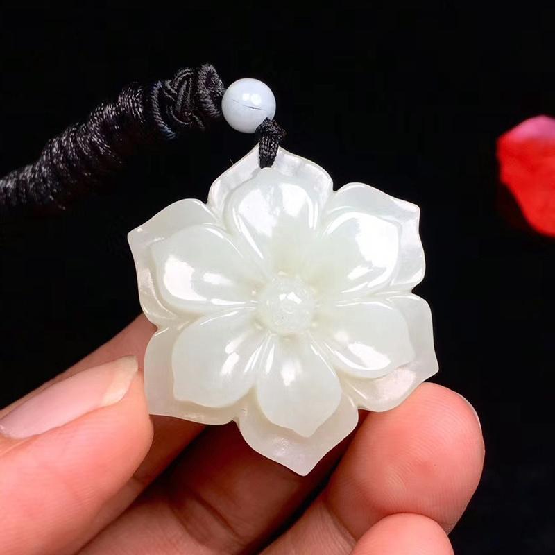 Afghan White  Lotus Pendant Antique Engraving Temperament Elegant Lady Lucky Flower Pendant Necklace Gift