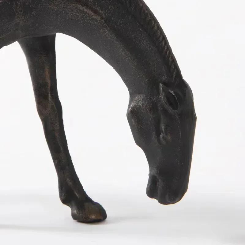 Retro Horse Metal Sculpture Crafts Abstract Artwork Statue Ornaments Desk Decoration Steed Furnishings Vintage Home Decor