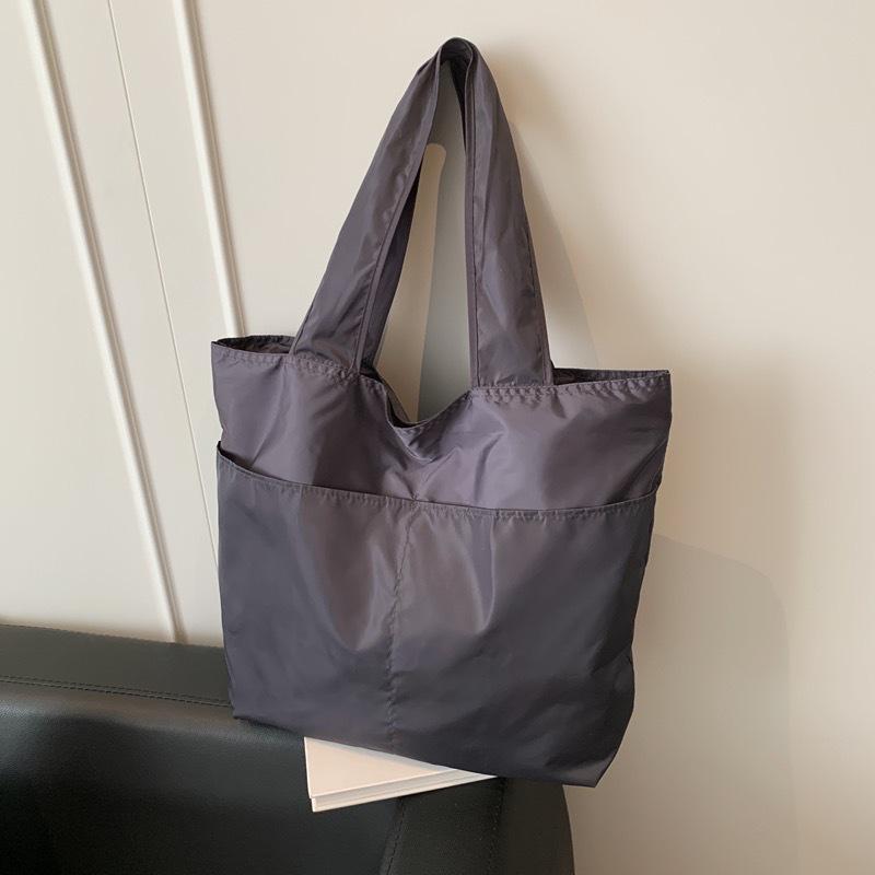 European-American Fashion Large Capacity Travel Bag - Solid Color, Nylon, Handheld or Shoulder Style for Women