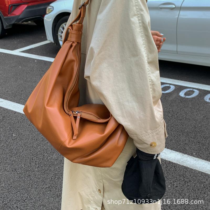 Korean version of fashion commuter bag women's 2025 new large-capacity simple casual shoulder bag high-end versatile messenger bag