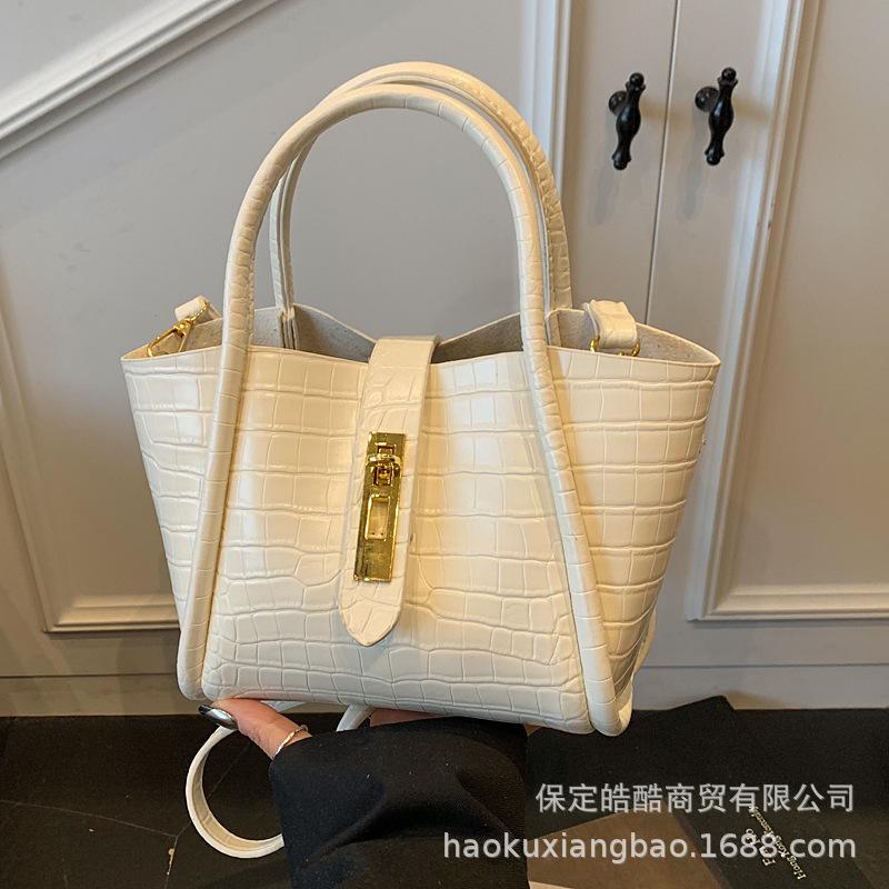 Fashion crocodile pattern small bag women's 2025 new super hot versatile messenger bag popular handbag bucket bag