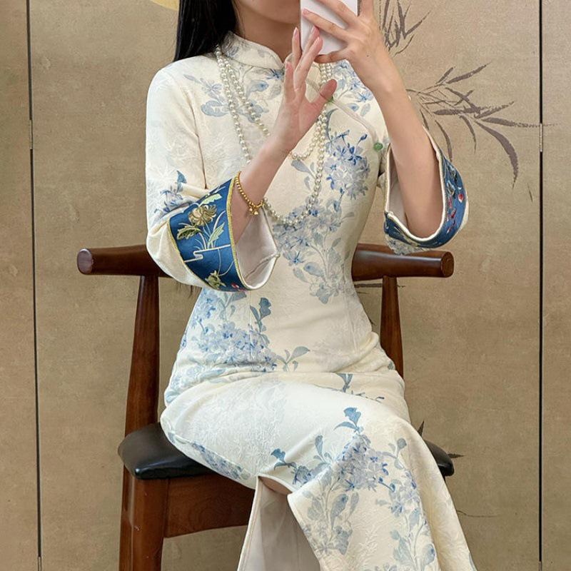2025 Autumn/Winter Modern Chinese Velvet Cheongsam: Stylish, Printed, Slim-Fit Dress for Women