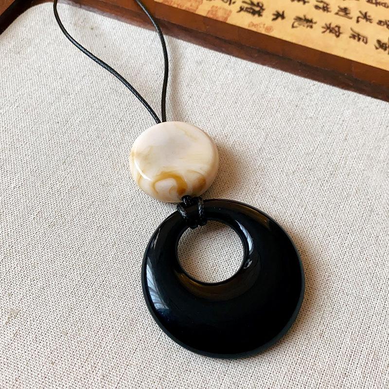 Elegant Geometric Resin Ring Necklace: Chic Long Chain for Women