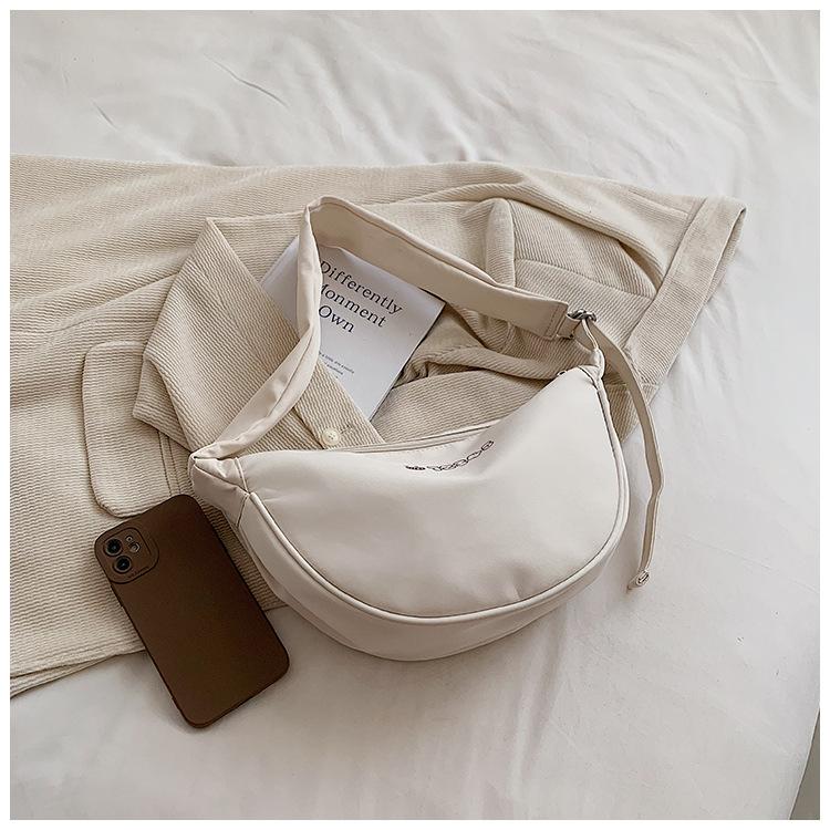 Casual versatile dumpling bag new fashion simple candy color shoulder bag large capacity student class messenger bag woman