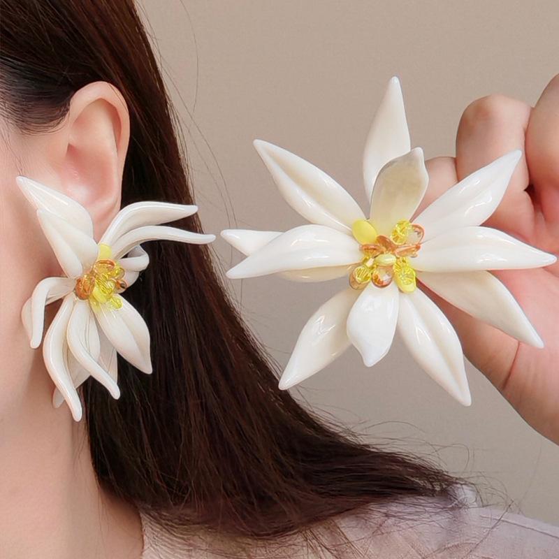 

Модные серьги-подвески для женщин белый