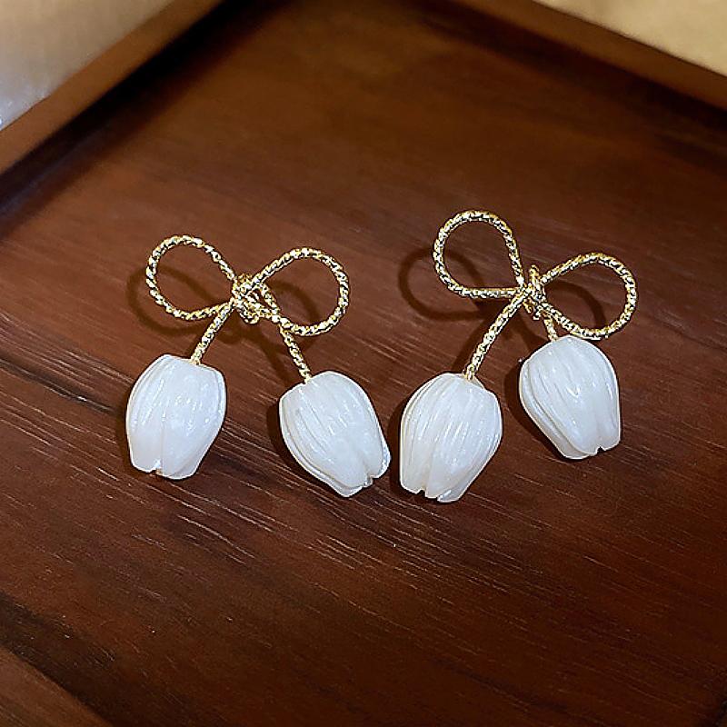 Vita Tulpanformade Akrylörhängen för Kvinnor GuldFärgad Rosett Topp Eleganta Bröllopsfest Örhängen boucle d'oreille