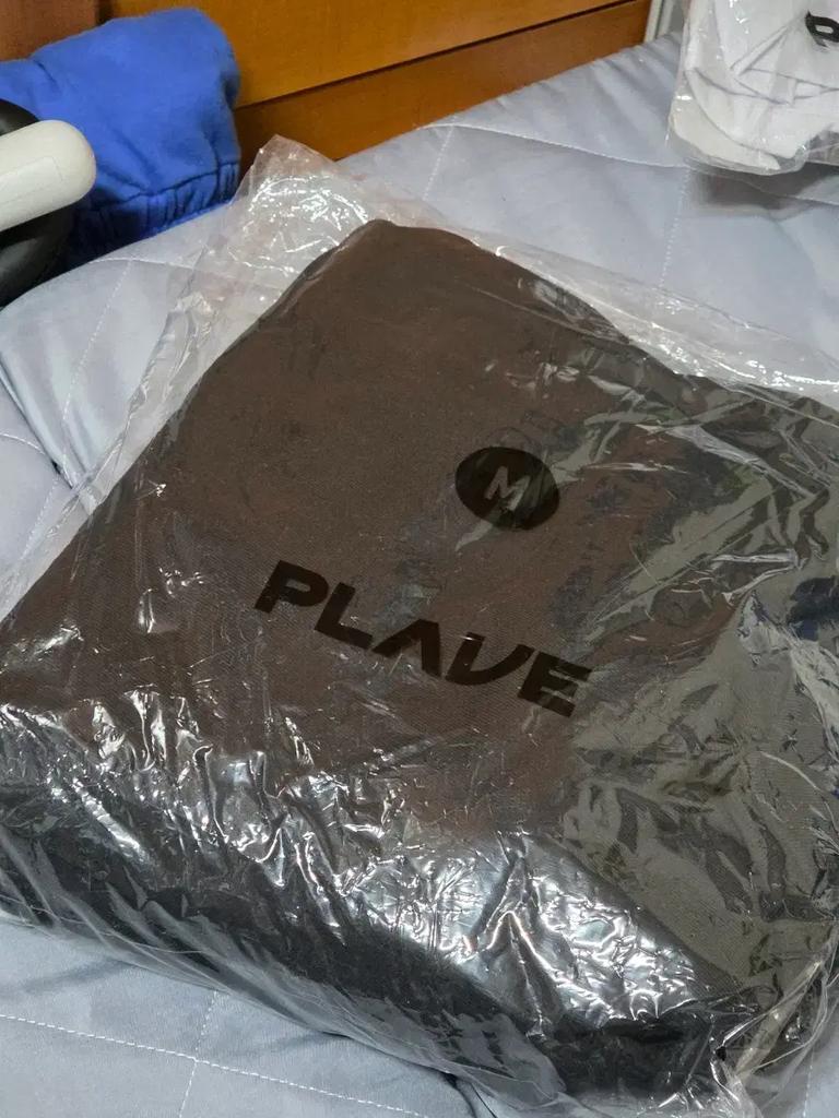 PLAVE Team Hoodie Black Medium Used