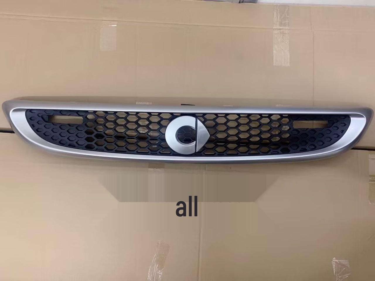 

Сборка центральной решетки Smart 451 для моделей 08-11 и 13-14 годов с ветрозащитной сеткой и эмблемой