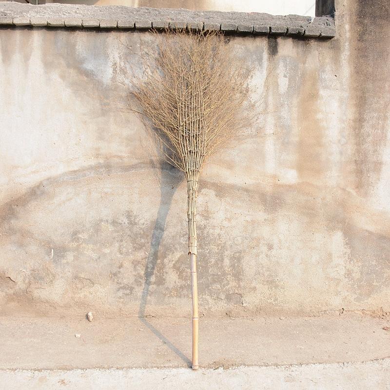 HANDUNYOU Large Outdoor Broom with Bamboo Handle