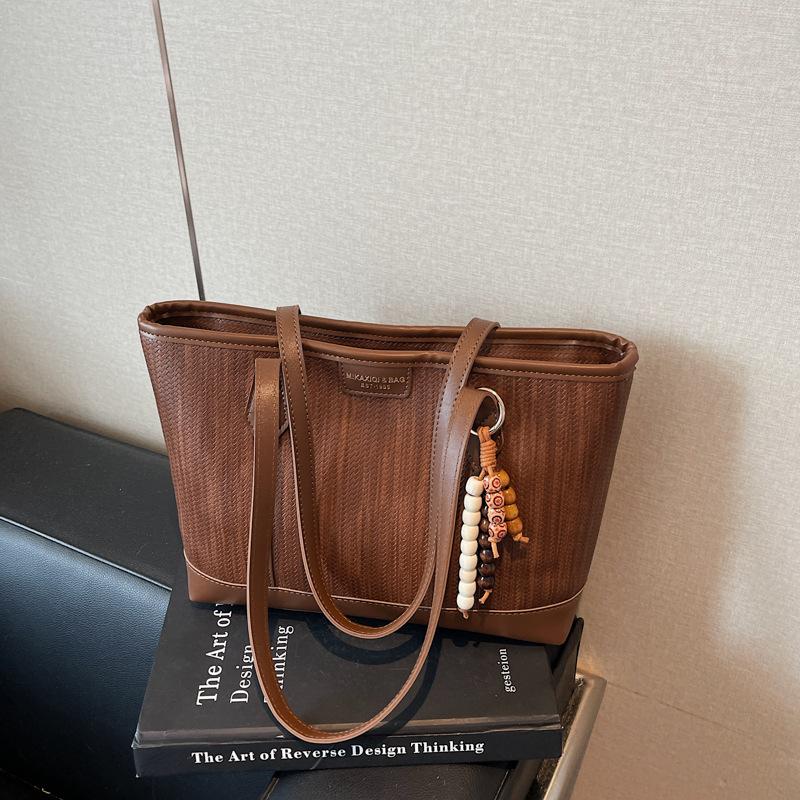 Popular bags women's large-capacity new autumn and winter versatile casual shoulder bag commuter tote bag