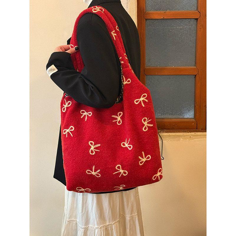 Belted Large-capacity Retro Embroidered Shoulder Bag for Small-batch Business Casual Tote Bag