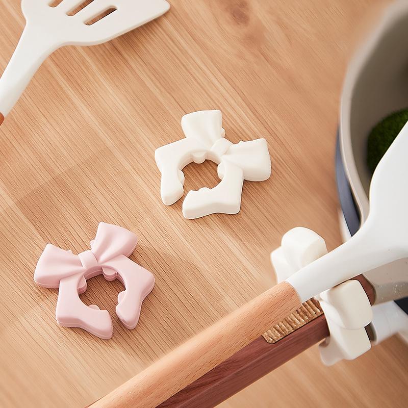 Bow Spatula Holder, Silicone Bow Shaped Spoon Rest,Anti-Scalding Silicone Utensil Holder, Spoon Holder For Pot Silicone Clip