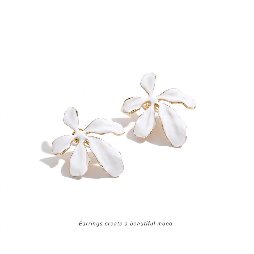 Elegant Minimalist White Petal Earrings: No-Piercing High-End Ear Clips for Women