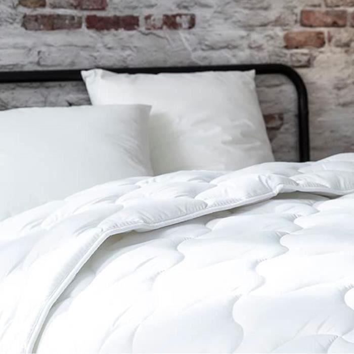 Couette - abeil - douceur absolue - 200x200 - 100% polyester - légère 200g/m2