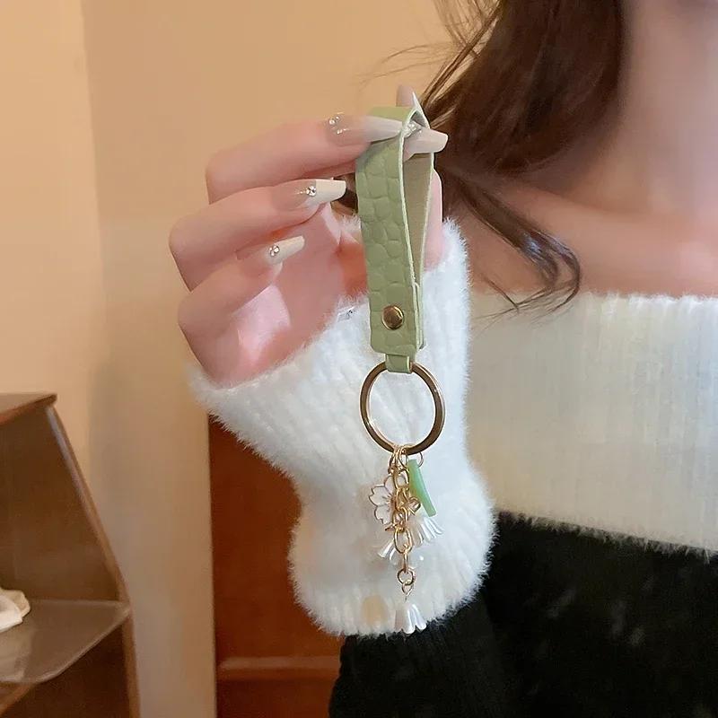 Lily of The Valley Flower Leather Keychain for Women Korean Fashion Sweet Key Chains Green Sweet Cute Bag Pendant Accessories