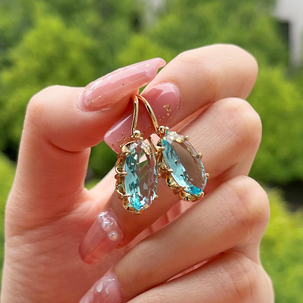 New European and American Luxury Fashion Gem-studded Large Gold Eight-claw Buckle Earrings Ear Hooks for Girlfriend As A Gift