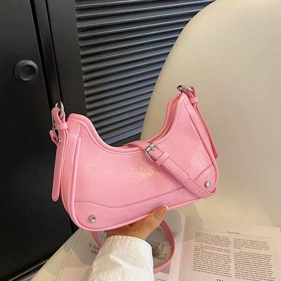 Neues Nischen-Design fortschrittliche Textur Halbmond Retro Tasche Kette Nieten Achseltasche
