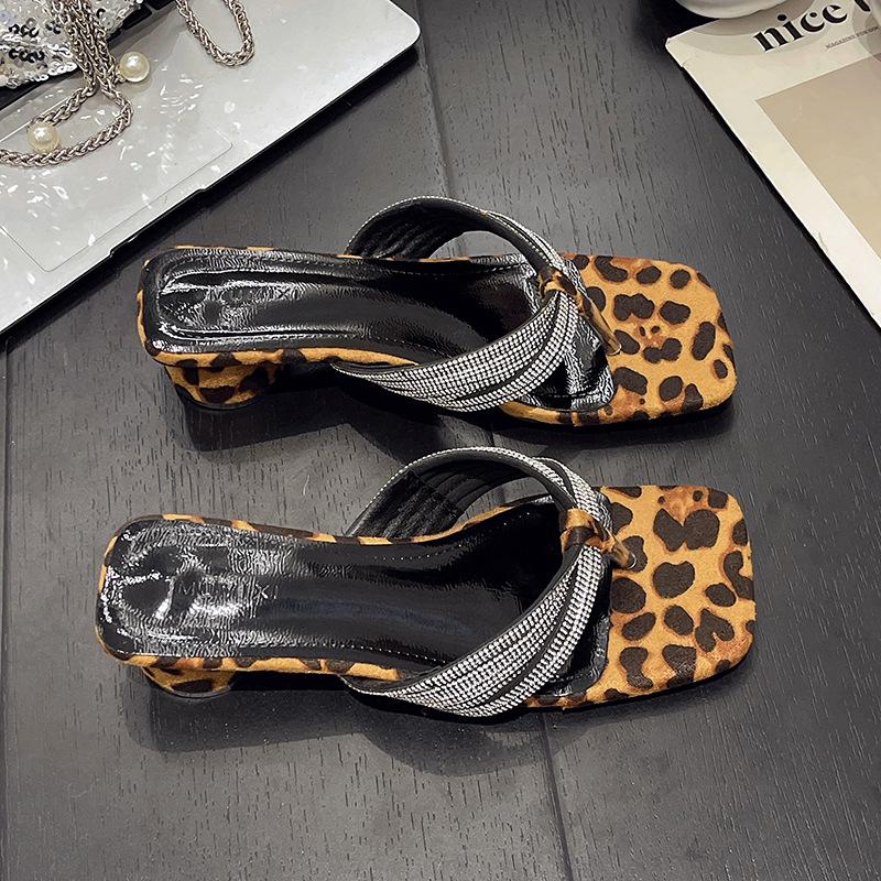 

Foot-pinching flip-flops women s half-drag summer new beautiful rhinestone belt with skirt sandals 40 цветной печати леопарда