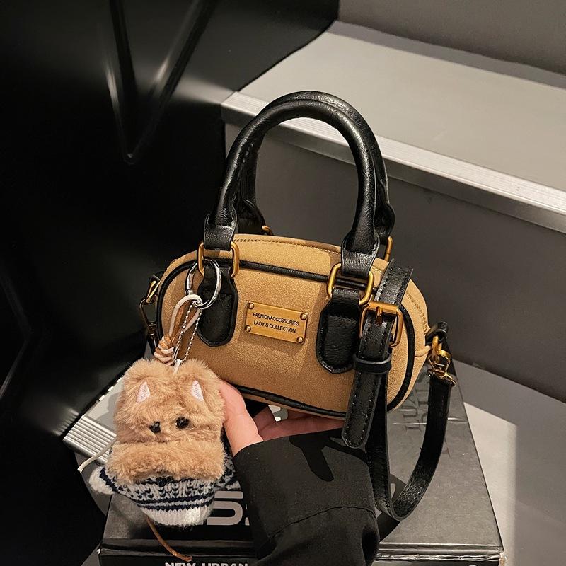 Retro Matte Small Bag Women's 2025 New Fashion Versatile Messenger Bag Autumn and Winter Popular Handbag Small Square Bag