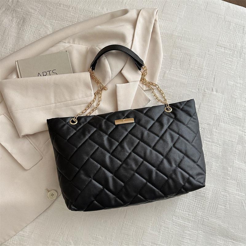 

Elegant Medium Soft Pu Tote Bag For Women Offering Fashionable Street Style With Practical Phone Pocket