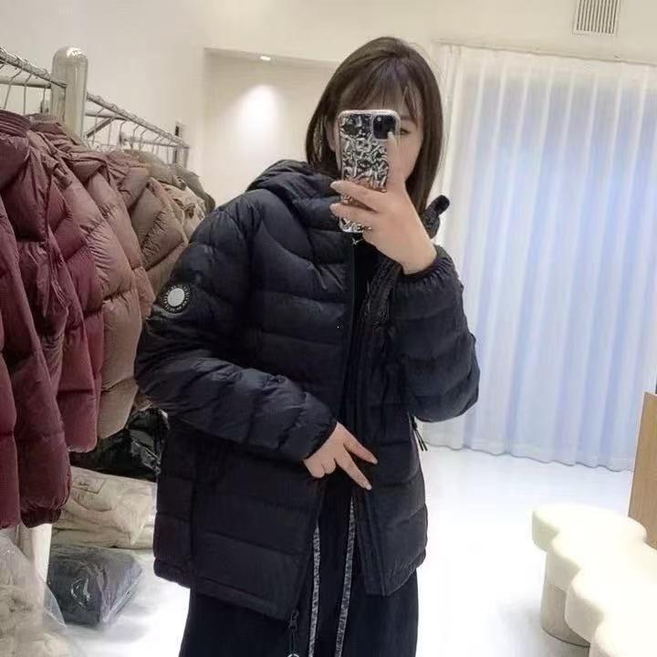 Outdoor portable, light and thin hooded short cotton clothes, women's simple solid color jacket stalls, get goods in batches.