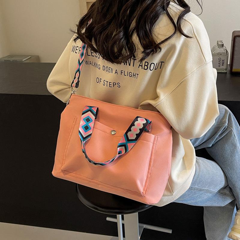 Women's Bag 2025 New Japanese and Korean Ins Casual Messenger Bag Fashionable and Lightweight Handbag Bag Women's Versatile Shoulder Bag