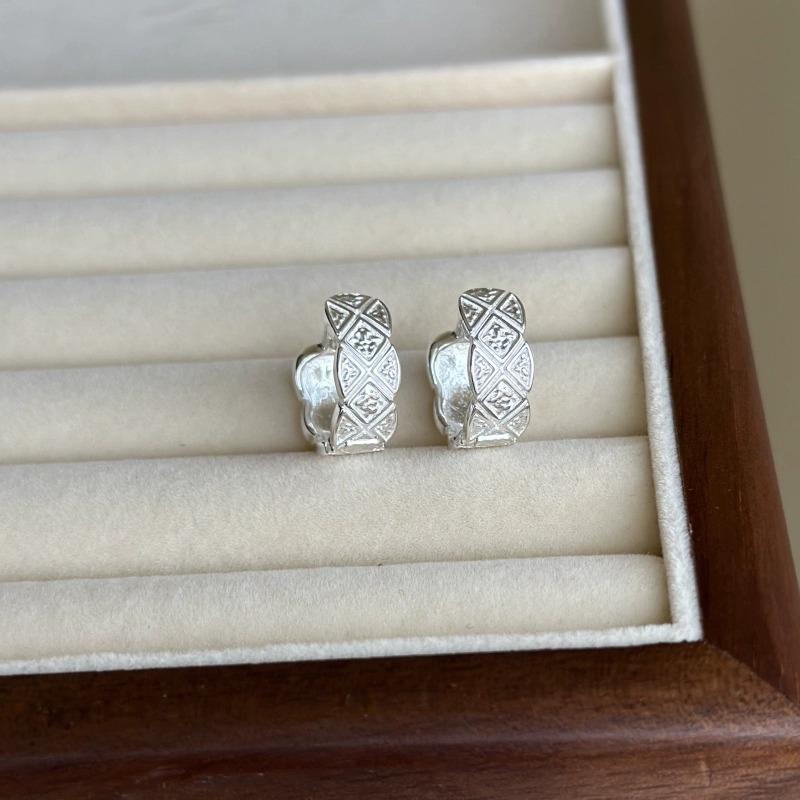 Korean Version of Fashion Rhombus Plaid Earrings Niche Retro Trend Ear Buckle Decoration for Girlfriend Qixi Festival Gift