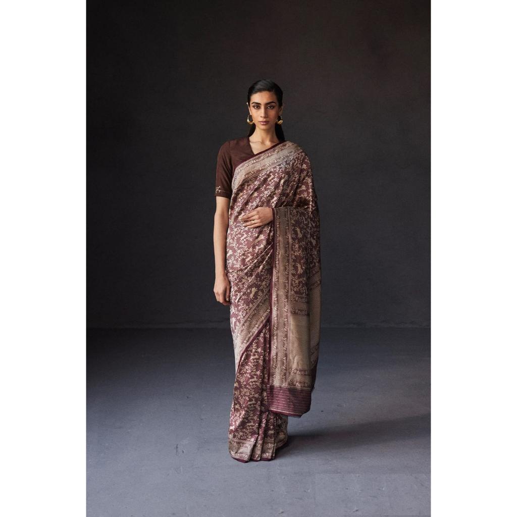 Kanchipattu Silk Saree Concept with All Over Exquisite Weaves In the Saree. Along with Contrast Weaving Border Design.