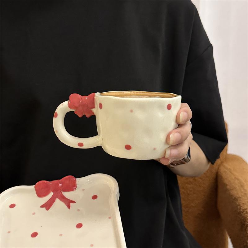 

Винтажная расписанная вручную рельефная керамическая кофейная чашка и блюдце с изображением плюшевого мишки и банта 201-300ml