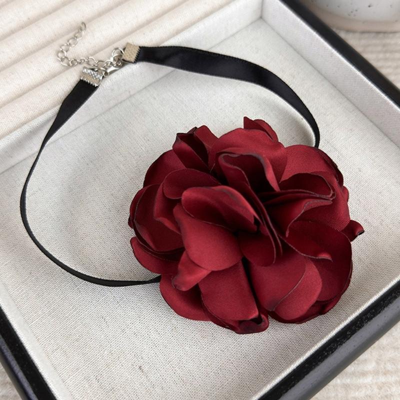 Gothic Fabric Flower Choker Necklace Exaggerated Floral Pattern Pendant Clavicular Chain Charm for Parties and Weddings
