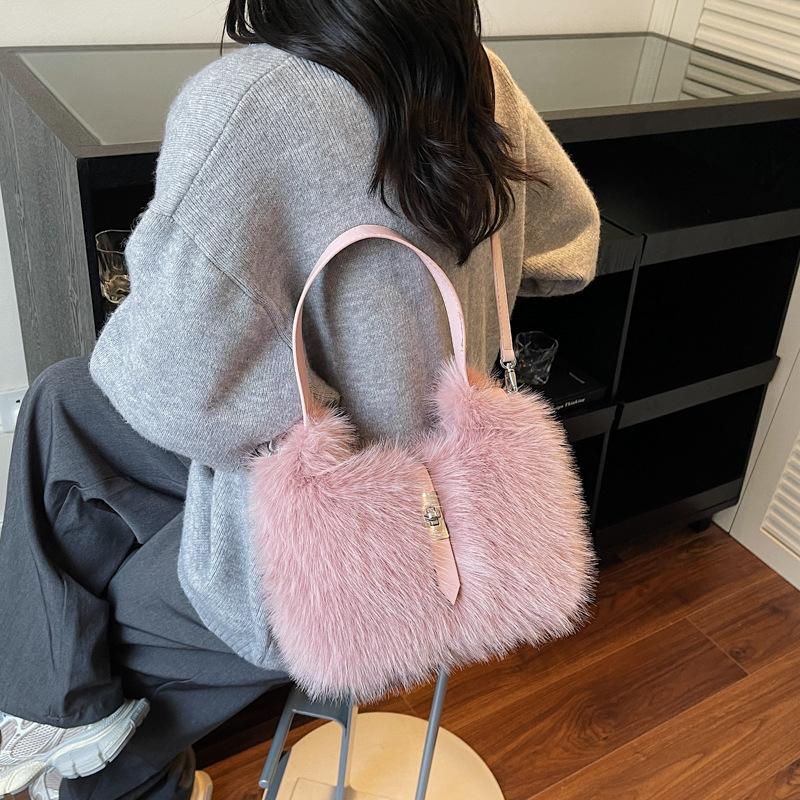 Stylish Fluffy Shoulder Bag Simple Texture and Large Capacity Crossbody Bag Phe Soft Fur Macar Color Storage Bag  New Design