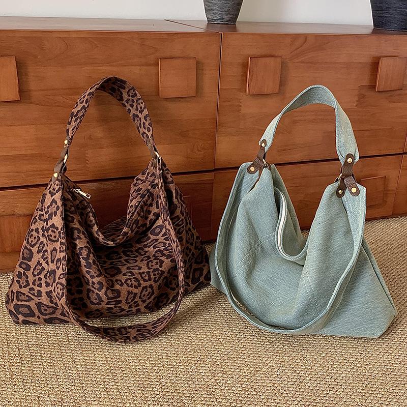 Leopard Print Denim Bag  Versatile Shoulder Bag  High Capacity  Leisure  Relaxation  Feeling  New Pattern  Fashion  Autumn  Winter