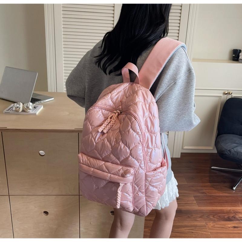Simple Design Quilted Backpack Casual Daily Backpack for Women Lightweight Classic Style Ideal for School Travel Commute and Fashion Outfits