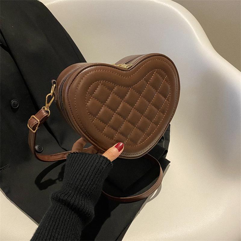 Rhombus Embroidery Thread Small Bag Women's Summer New Popular Fashion Chain Messenger Bag Simple Casual Heart Bag