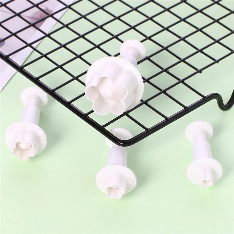 4 ks DIY Pečení Květinová Forma Set Květ Švestky Vykrajovátko 5-Lístková Fondánová Raznice Pružinové Nástroje na Zdobení Dortů