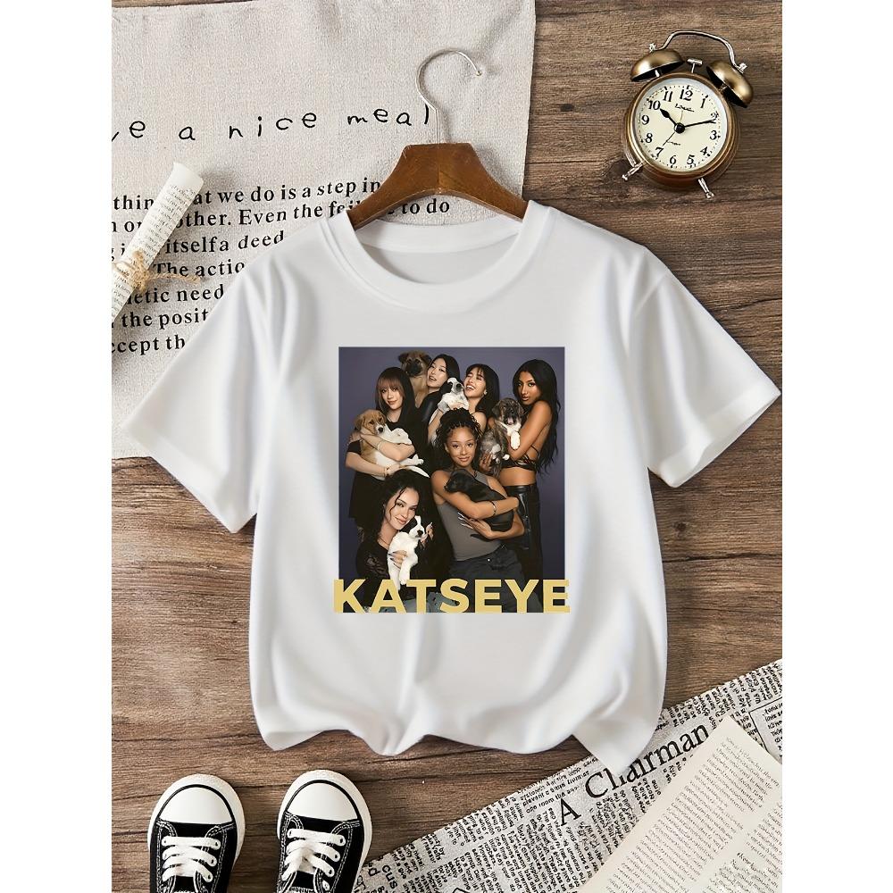 Dívčí tričko s potiskem vhodné pro děti s motivem KATSEYE, ležérní, krátký rukáv, kulatý výstřih