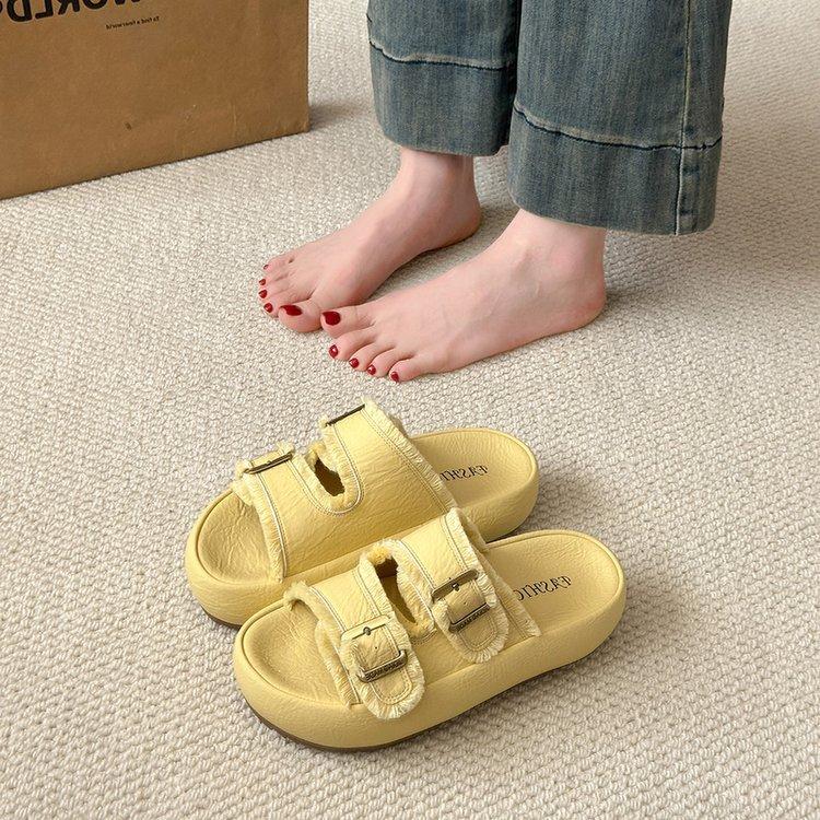 

Thick-bottomed Boken slippers for women s summer wear 2025 new casual seaside beach flat-bottomed women s one-word cool slippers 35