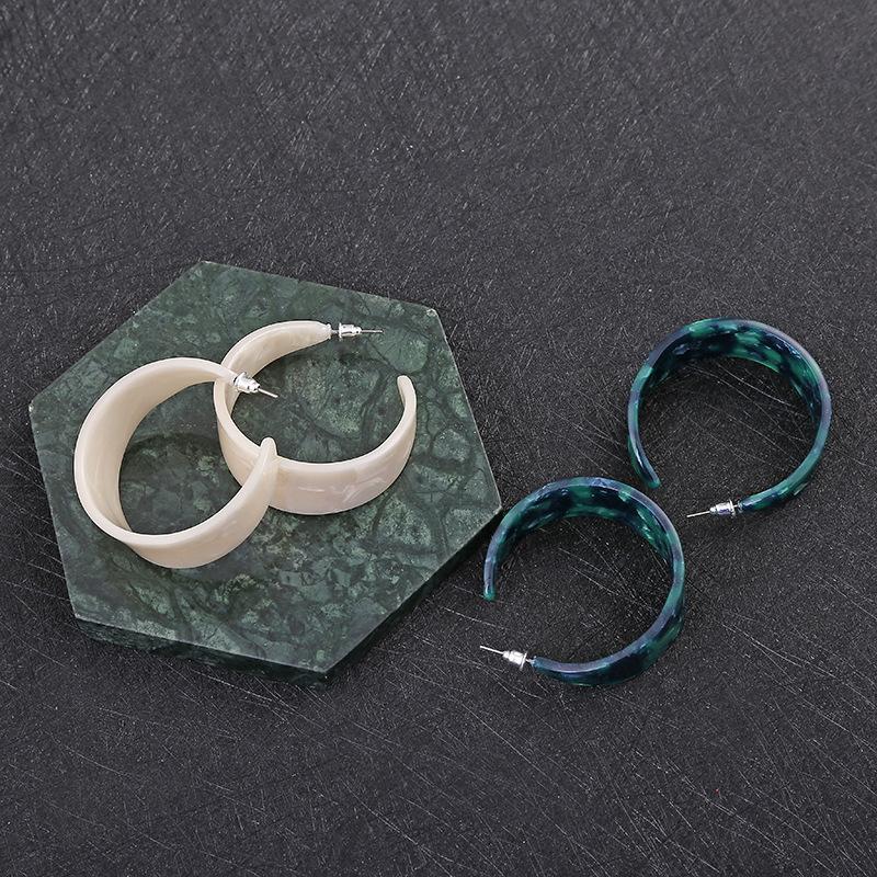 Heiß verkaufte neue personalisierte Acrylanhänger übertrieben große C-förmige Ohrringe