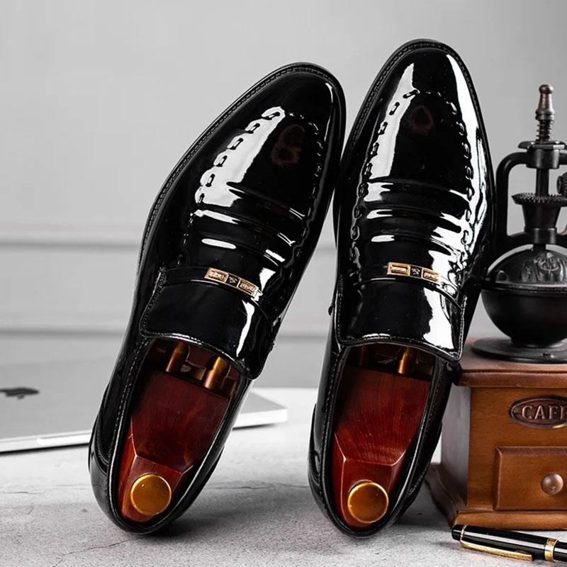 Fashion Flat Mens Dress Shoes Luxury Genuine Leather Brand Patent Leather Quality Pointed Toe Slip On New Business Party Social Shoes