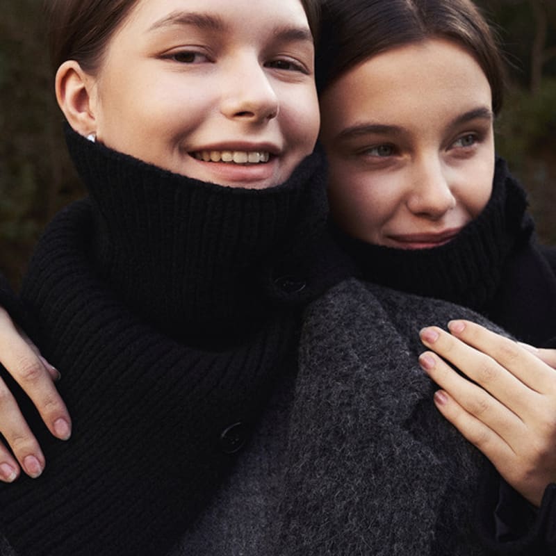 LOEIL Button Point Knit Neck Warmer - 2 Colors