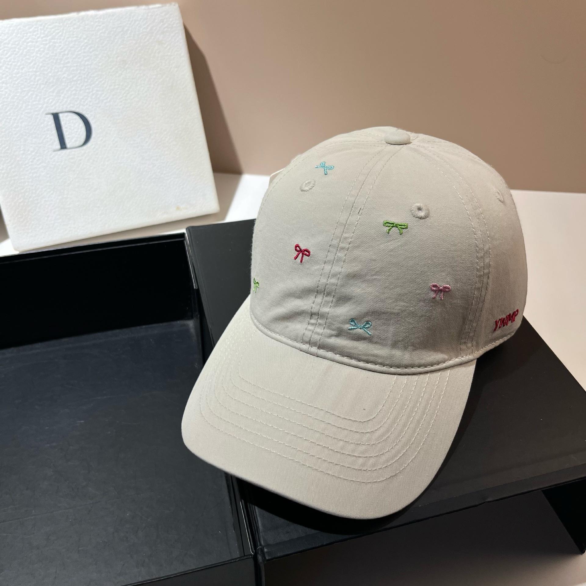 Guangzhou Alphabet Baseball Cap Simple Daily Versatile Age-Reducing Casual Cap Student Hat adjustable