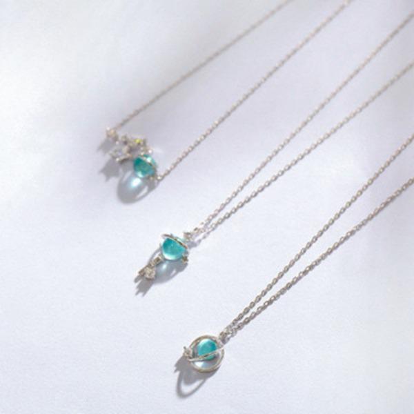 Neue blaue Glas Fantasy Planeten Halskette für Damen, frische und vielseitige Universum Aurora Sternenhimmel Gliederkette