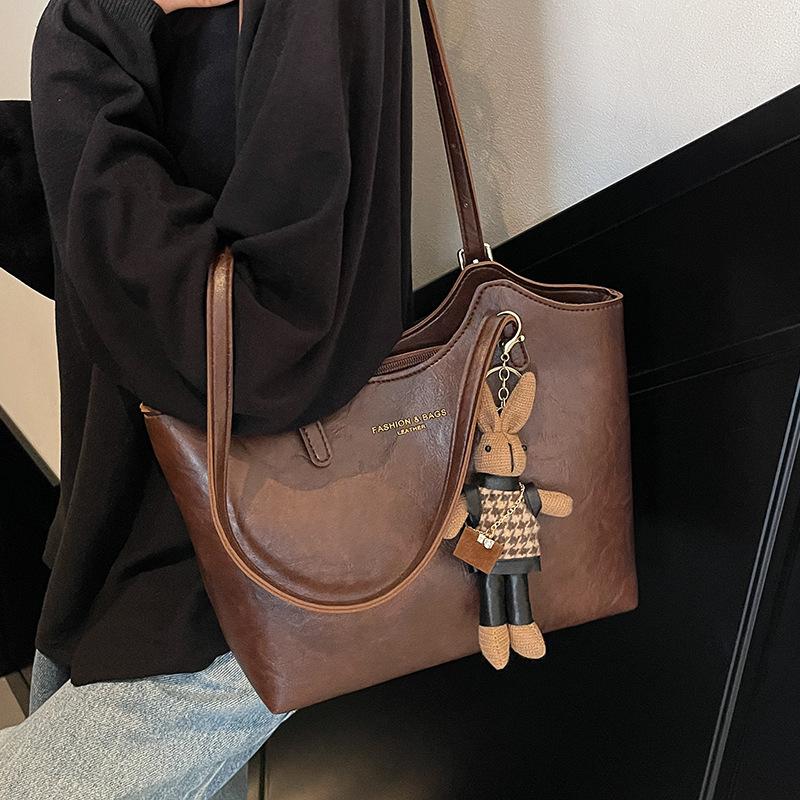 Today's Popular Versatile Fashion Simple Style Niche Retro Underarm Tote Bag Women's Casual Commuting Texture Shoulder Bag