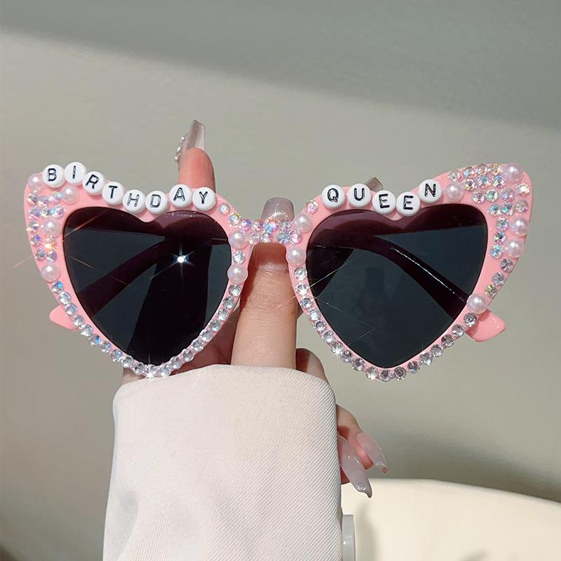 Lunettes de Soleil en Forme de Cœur Femmes Élégantes Cadeau d'Anniversaire Nuances avec Strass et Perles Design Tendance Lunettes de Soleil Faites Main