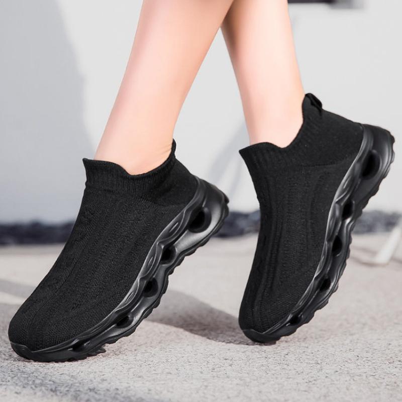 Soft Slip-on Mesh Upper Thick Platform Sports Shoes for Men Low Price Cheap Liquidation Stylish Gym Running Man Casual Sneaker