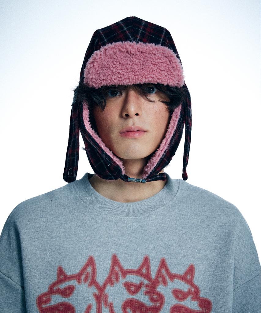 Yueolssesi Fuzzy Bunny Check Trapper Hat (Red)