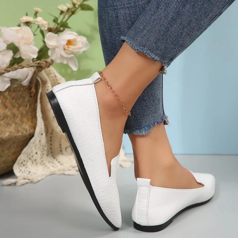 Fashion Ladies Shoes 2025 Slip on Women's Flats Outdoor Casual Flats Women Pointed Toe Soft Bottom Solid Plus Size Shoes Women Zapatos