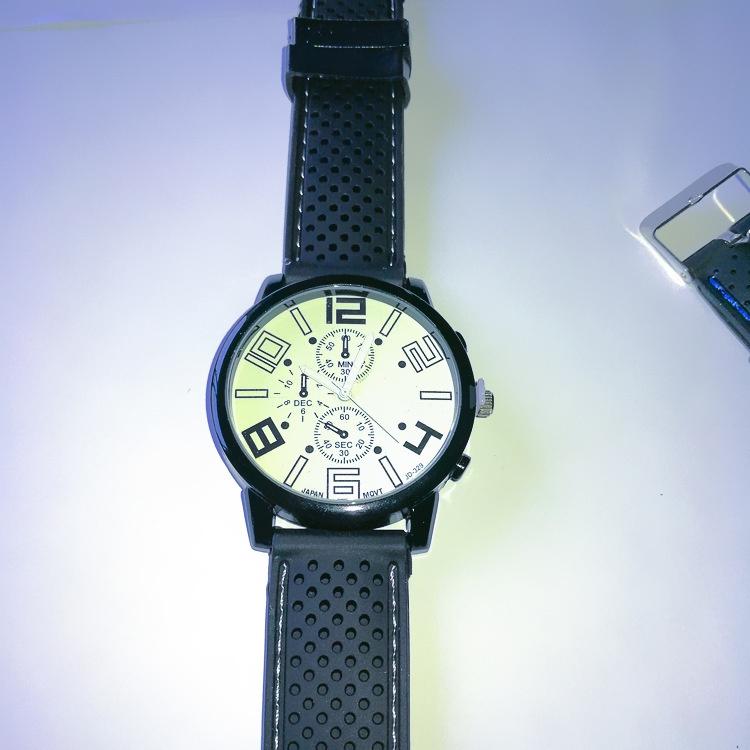 Fashionable Silicone Strap Mechanical Watch For Men Quartz Movement Decorative Design 40.5mm Dial