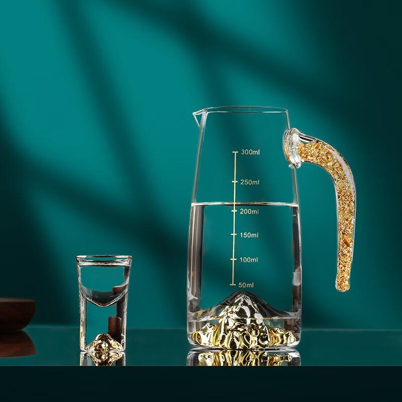 Di Rui En Gold Mountain Baijiu Measuring Glass & Dispenser