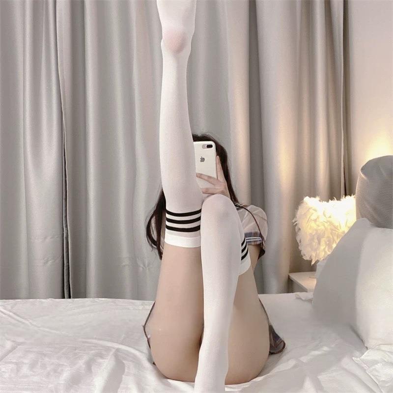 Sexy stockings student socks knee socks sports wind stockings female mood J cute bare leg artifact female